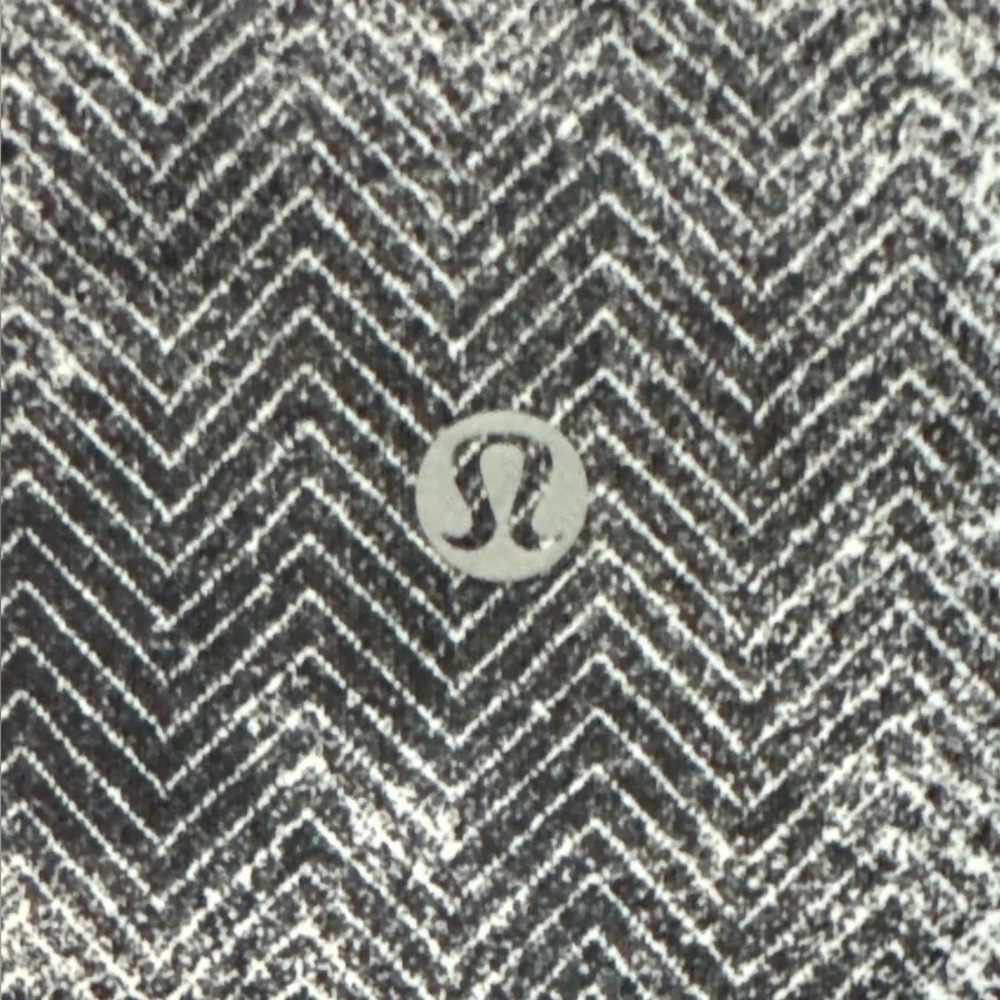 Lululemon Women’s Ankle Leggings‎ Multicolored Mesh Bottoms Size 4 Design Logo